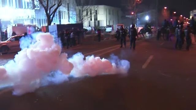 Incidente înainte de Dinamo - UTA, cu ultrașii Stelei la meci! Jandarmeria a folosit gaze lacrimogene_12