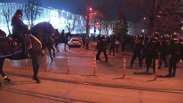 Incidente înainte de Dinamo - UTA, cu ultrașii Stelei la meci! Jandarmeria a folosit gaze lacrimogene_6