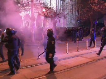 
	Incidente înainte de Dinamo - UTA, cu ultrașii Stelei la meci! Jandarmeria a folosit gaze lacrimogene
