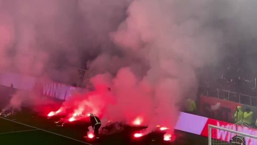 Reacția Jandarmeriei după bătaia de pe teren de la Dinamo - UTA. Ce au făcut ultrașii Stelei înainte de meci_10
