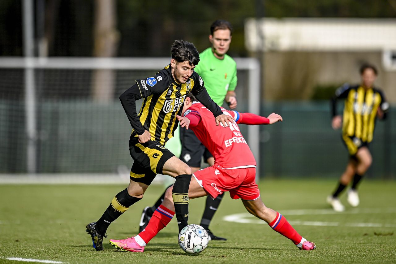 Adrian Mazilu, etapa și banca! Vârful de 3,5 milioane de euro e rezervă eternă și rămâne cu cele 4 minute de la debutul pentru Vitesse Arnhem_13