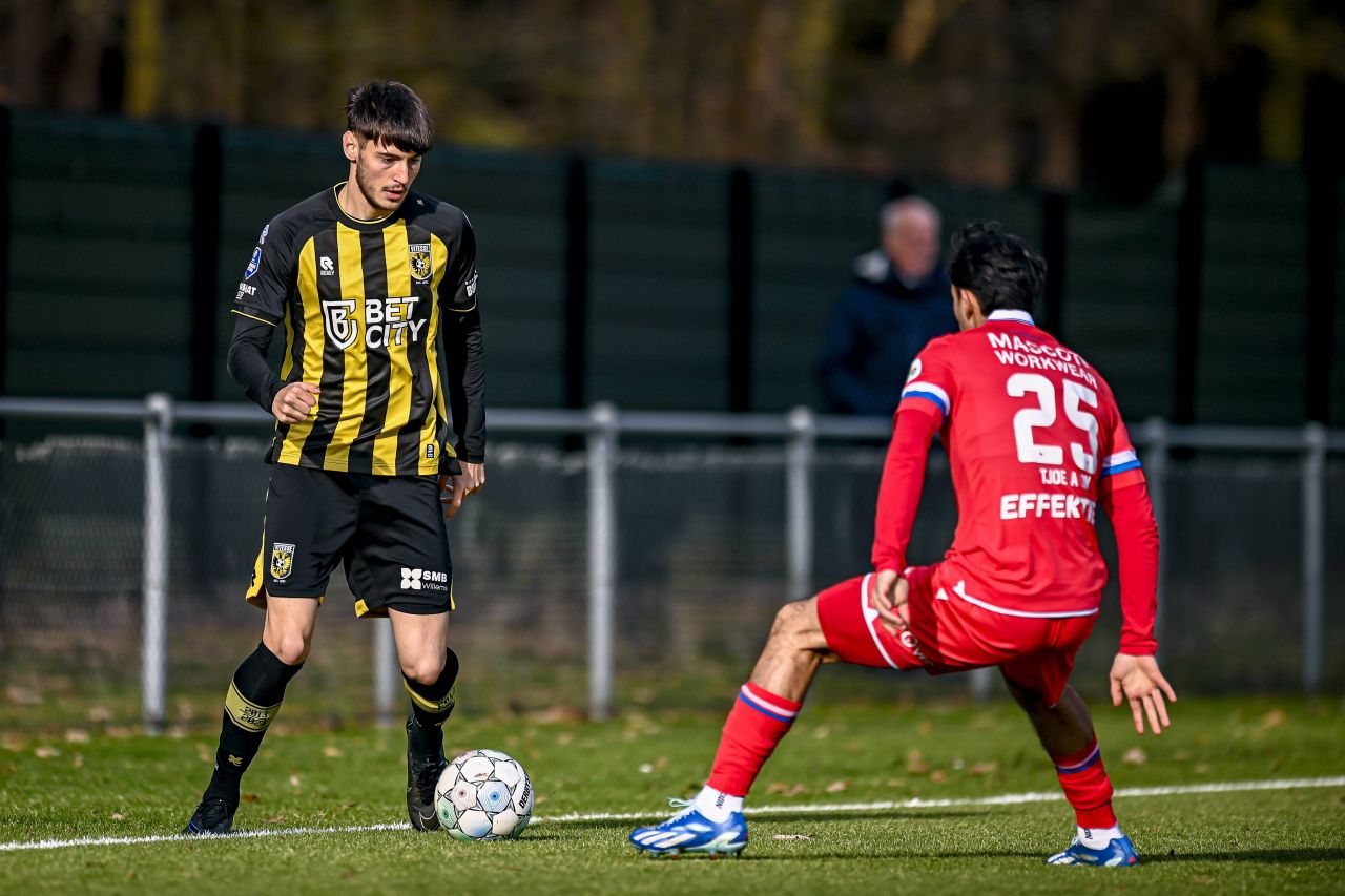 Adrian Mazilu, etapa și banca! Vârful de 3,5 milioane de euro e rezervă eternă și rămâne cu cele 4 minute de la debutul pentru Vitesse Arnhem_14