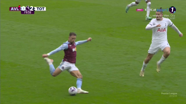 Sub centură! Radu Drăgușin a încasat o lovitură zdravănă în Aston Villa - Tottenham și s-a trântit pe gazon_13