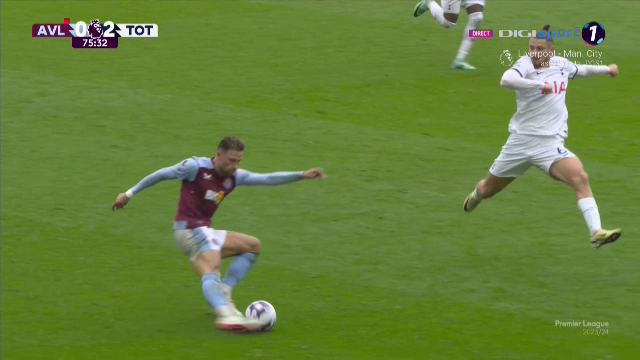 Sub centură! Radu Drăgușin a încasat o lovitură zdravănă în Aston Villa - Tottenham și s-a trântit pe gazon_15