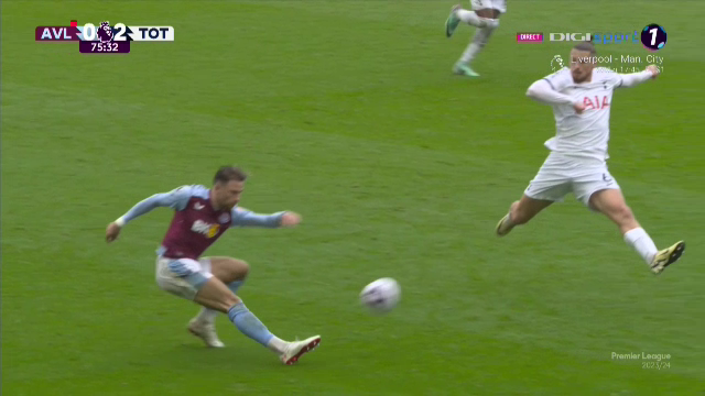 Sub centură! Radu Drăgușin a încasat o lovitură zdravănă în Aston Villa - Tottenham și s-a trântit pe gazon_16