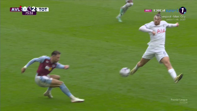 Sub centură! Radu Drăgușin a încasat o lovitură zdravănă în Aston Villa - Tottenham și s-a trântit pe gazon_17