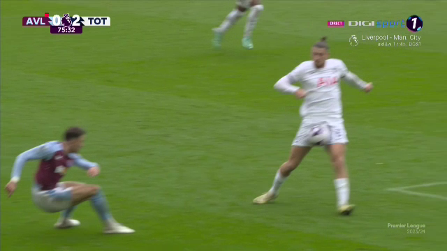 Sub centură! Radu Drăgușin a încasat o lovitură zdravănă în Aston Villa - Tottenham și s-a trântit pe gazon_18
