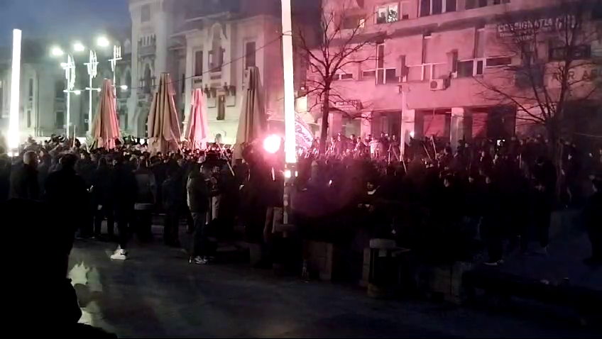 Fanii Universității Craiova au făcut show înainte de derby-ul cu FCU! Atmosferă genială în centrul orașului_19