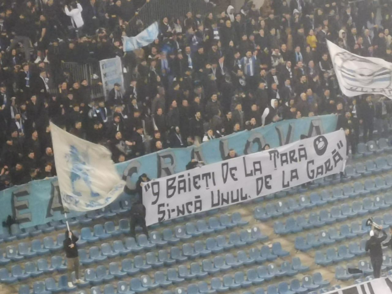 Banner după banner! Cum s-au ”înțepat” rivalii în FCU Craiova - Universitatea Craiova_12