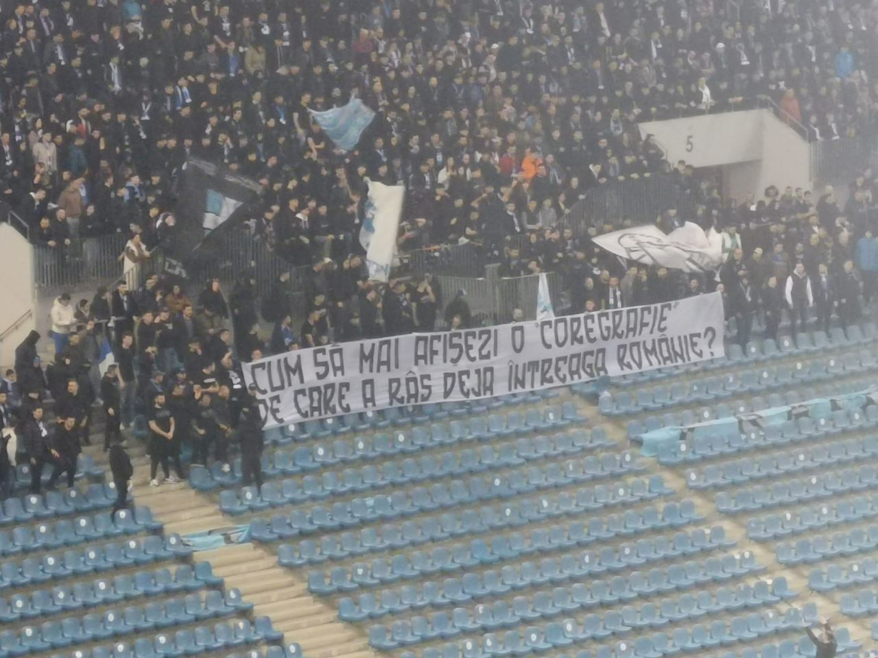 Banner după banner! Cum s-au ”înțepat” rivalii în FCU Craiova - Universitatea Craiova_16