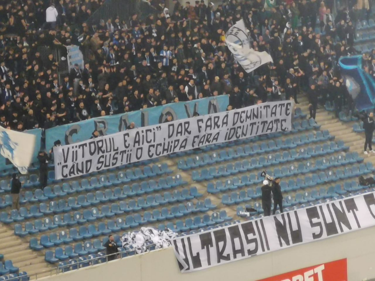 Banner după banner! Cum s-au ”înțepat” rivalii în FCU Craiova - Universitatea Craiova_17
