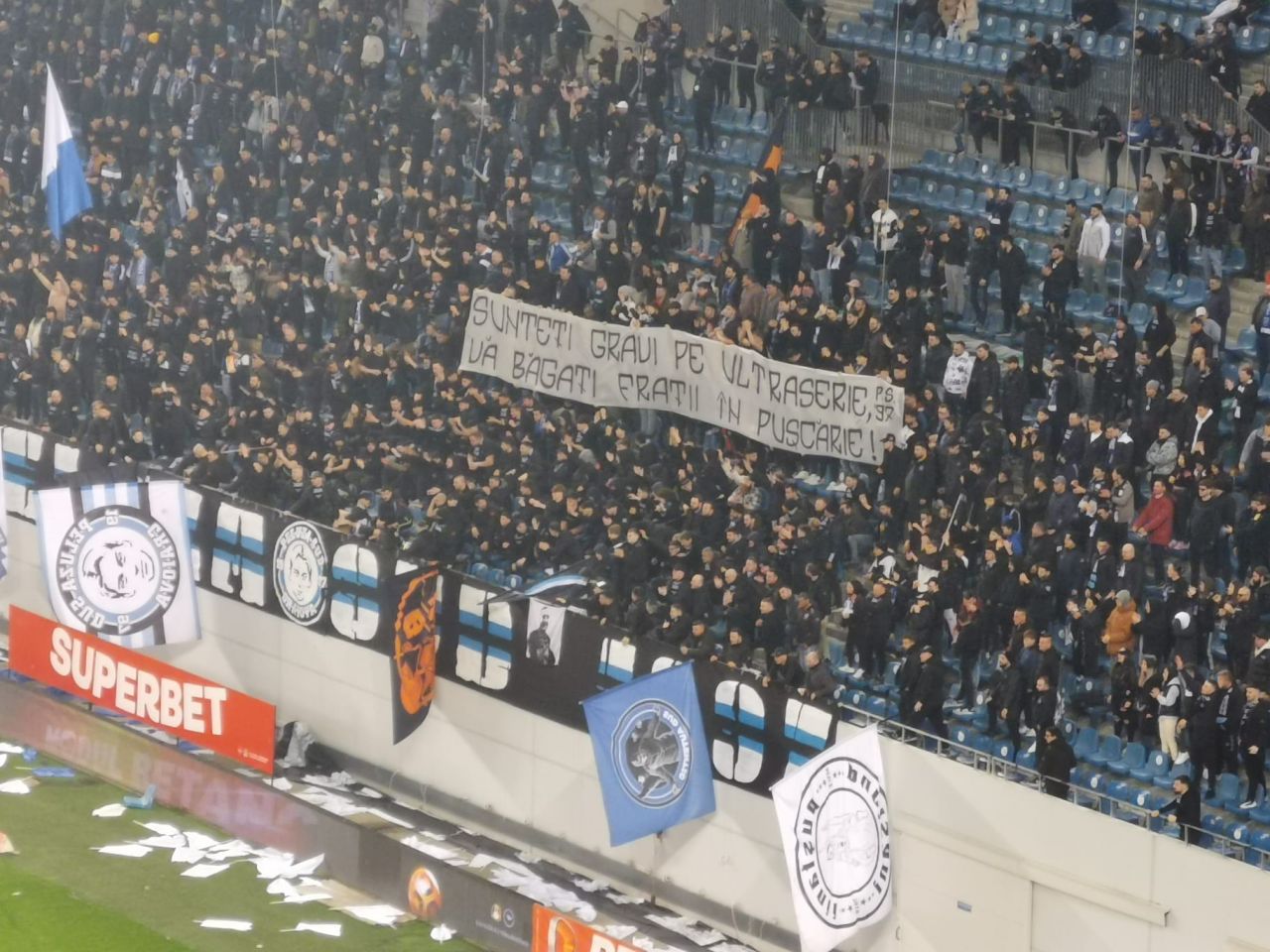 Banner după banner! Cum s-au ”înțepat” rivalii în FCU Craiova - Universitatea Craiova_18