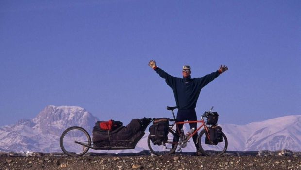 
	Cătălin Oprișan spune povestea alpinistului care-a făcut ce-a vrut din munți. &rdquo;Suedezul nebun&rdquo; a cucerit Everestul pe bicicletă!
