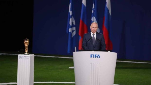 
	Astăzi se încheie alegerile prezidențiale din Rusia! Vladimir Putin are trei contracandidați penibili, inclusiv tizul unui antrenor de fotbal celebru
