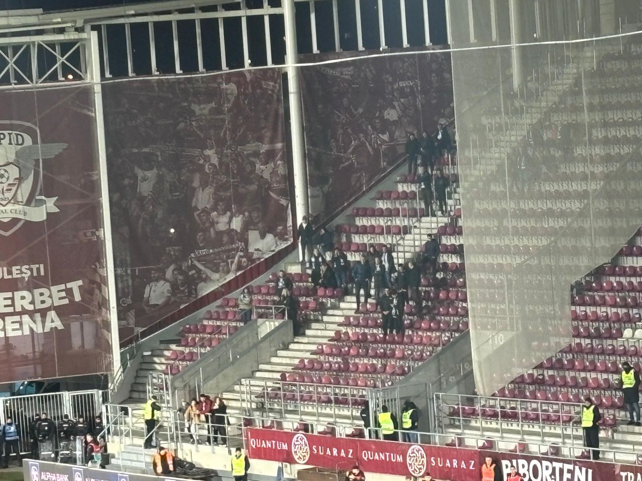 Cum arată arena Giulești la Rapid - Farul după deciziile luate în ultimele zile și cum au reacționat fanii: "Bocciu liber!"_3