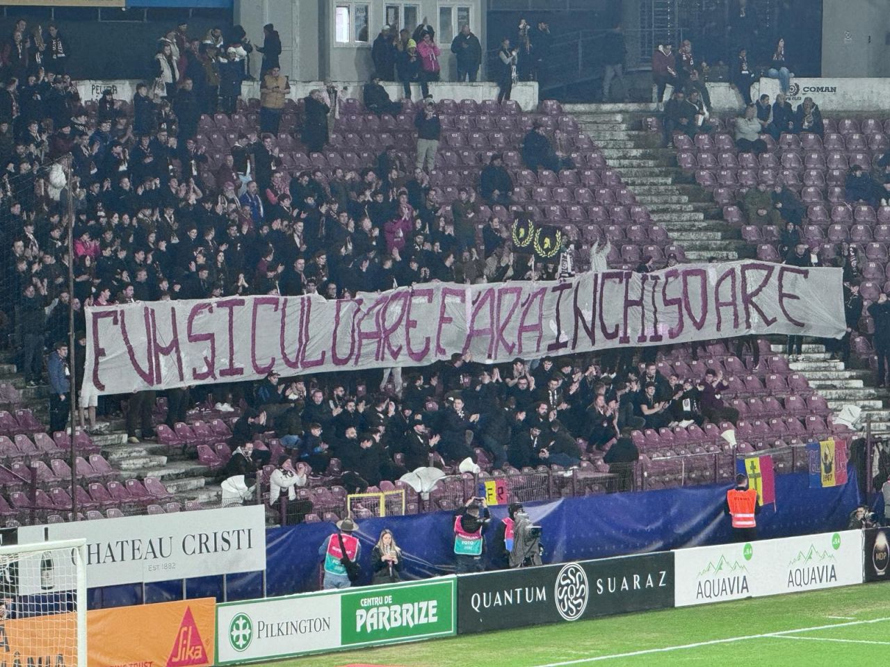 Bannerul afișat la CFR Cluj - Universitatea Craiova după cazul "Daniel Niculae"_1