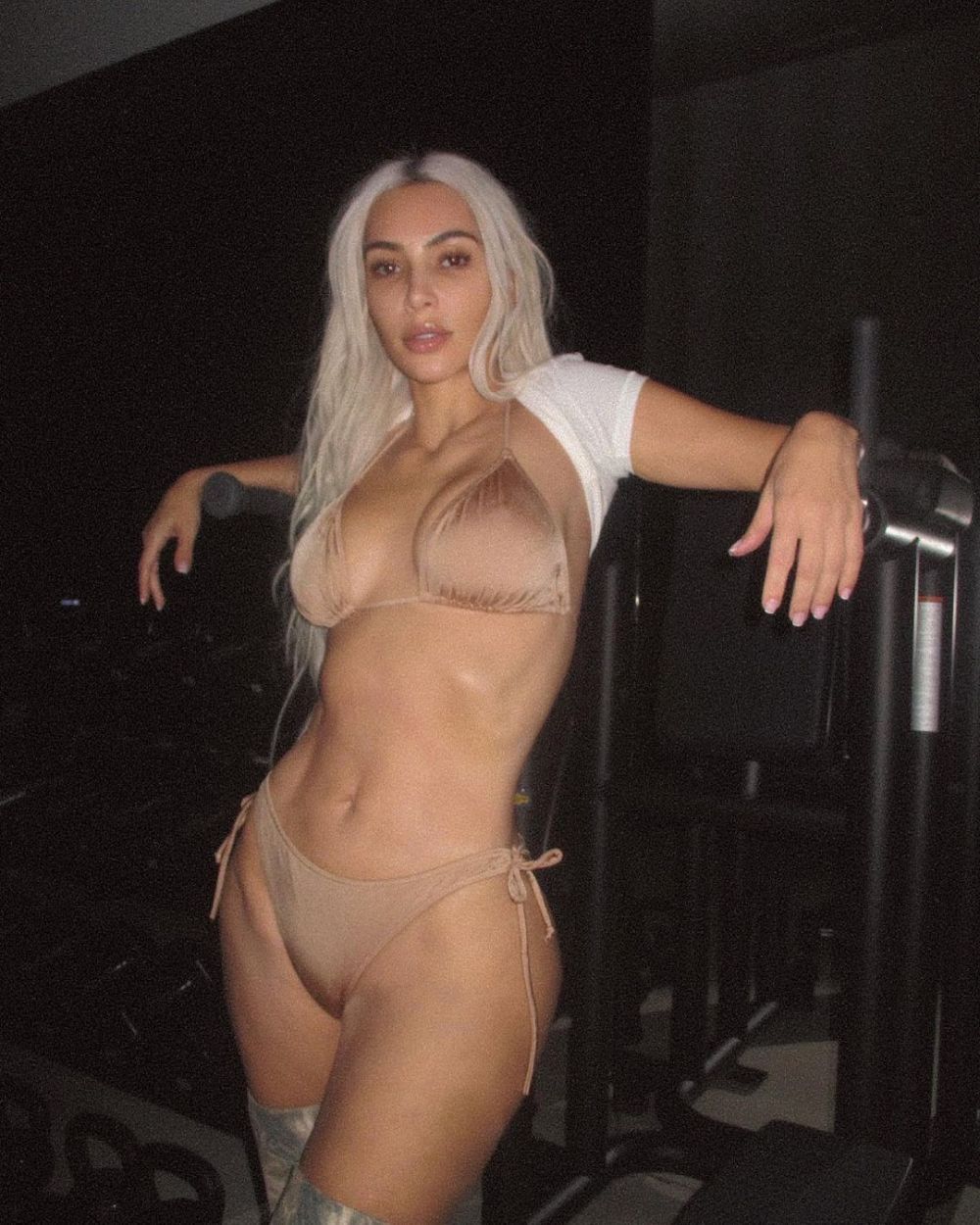 Cel mai sexy model de pe Instagram și-a luat bilete la EURO 2024! La ce meciuri va fi prezentă Kim Kardashian_103