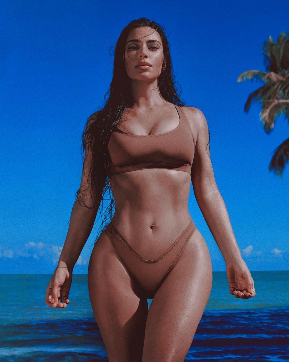 Cel mai sexy model de pe Instagram și-a luat bilete la EURO 2024! La ce meciuri va fi prezentă Kim Kardashian_12