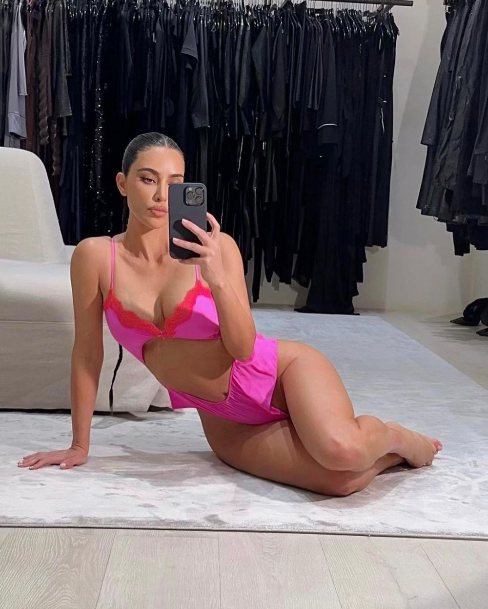 Cel mai sexy model de pe Instagram și-a luat bilete la EURO 2024! La ce meciuri va fi prezentă Kim Kardashian_42