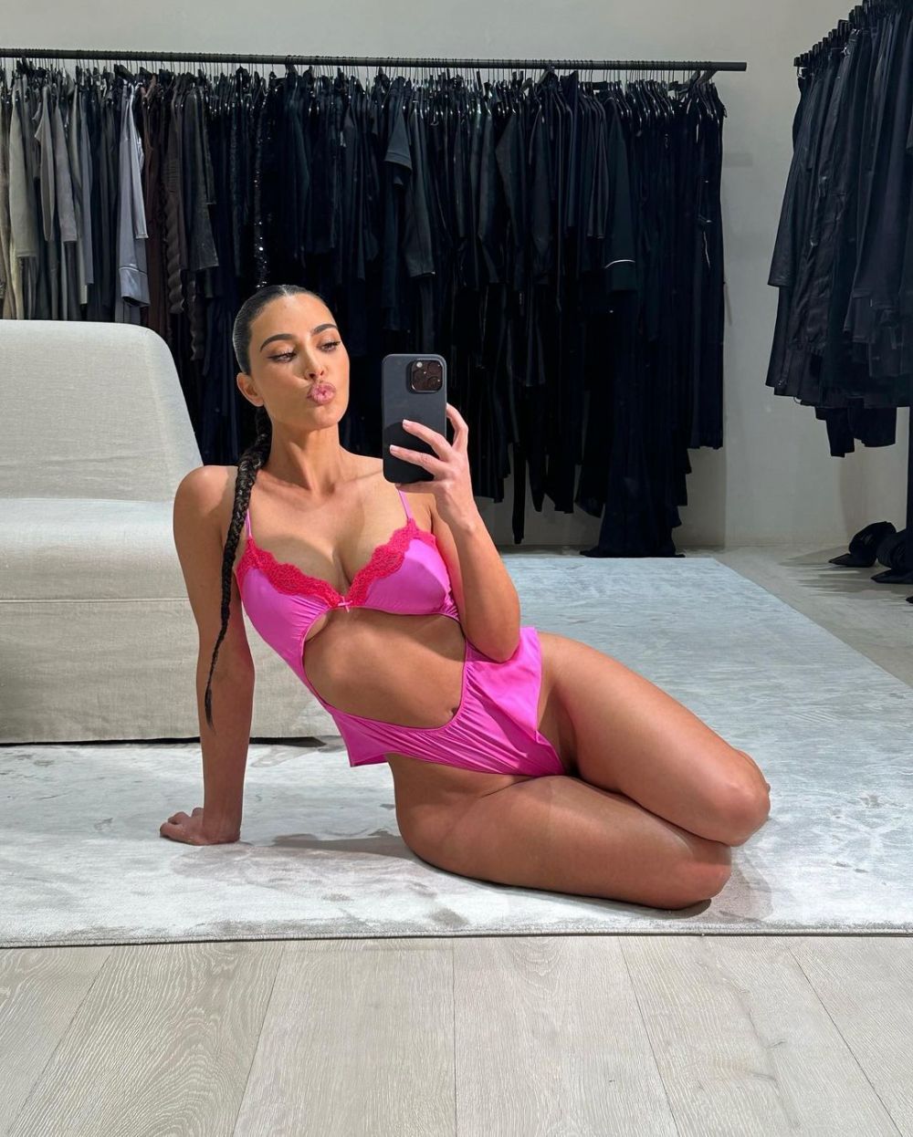 Cel mai sexy model de pe Instagram și-a luat bilete la EURO 2024! La ce meciuri va fi prezentă Kim Kardashian_43