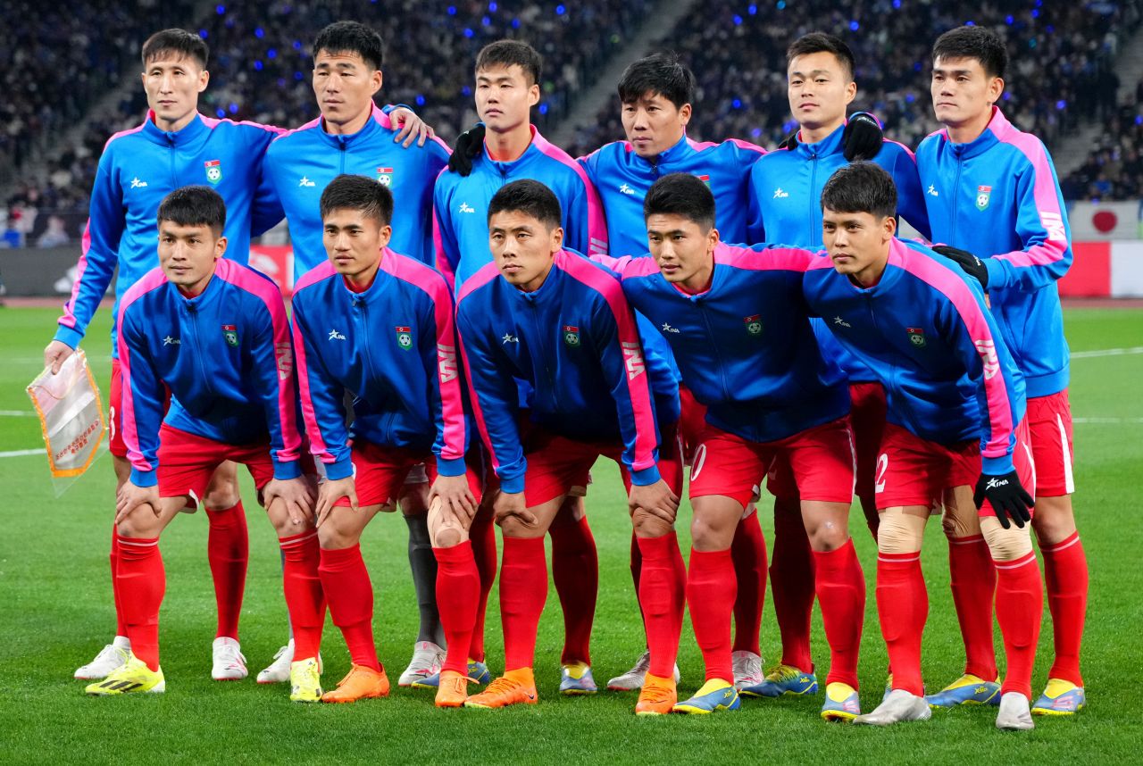 Cel mai crâncen meci din lume: Coreea de Nord și-a adus la Tokyo starul dispărut și a jucat cu 4.000 de fani în tribune_2