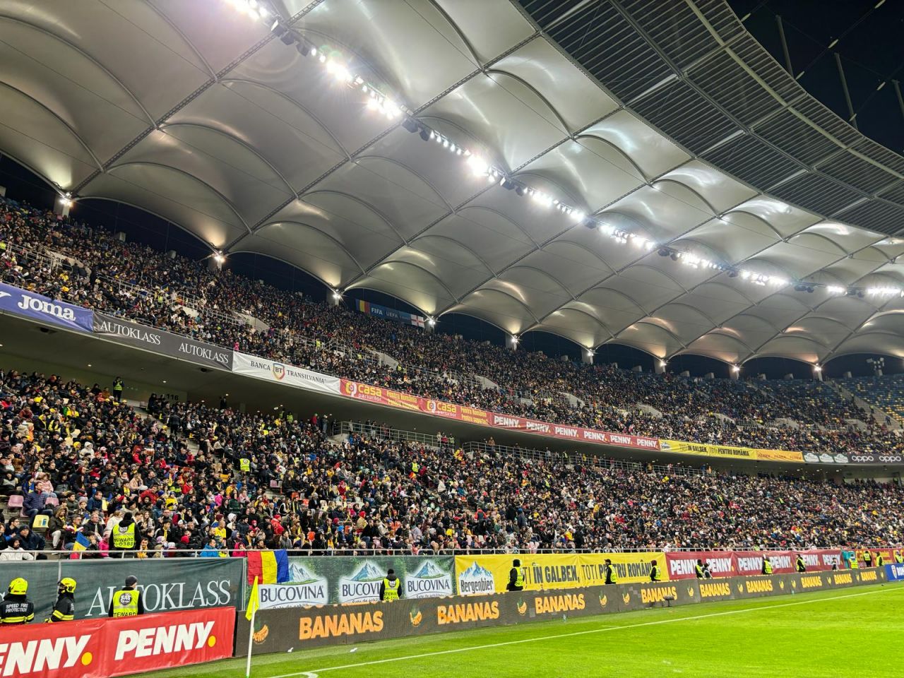 Câți fani au asistat la meciul dintre România și Irlanda de Nord, pe Arena Națională_3
