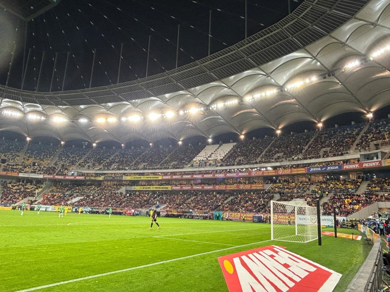Câți fani au asistat la meciul dintre România și Irlanda de Nord, pe Arena Națională_4