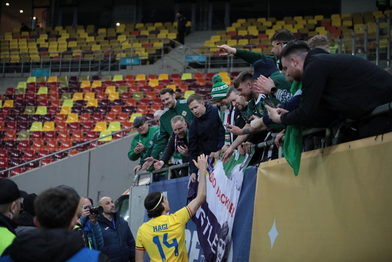 Cum a fost surprins Ianis Hagi la finalul meciului România - Irlanda de Nord + Ce au făcut fanii adversarilor_11