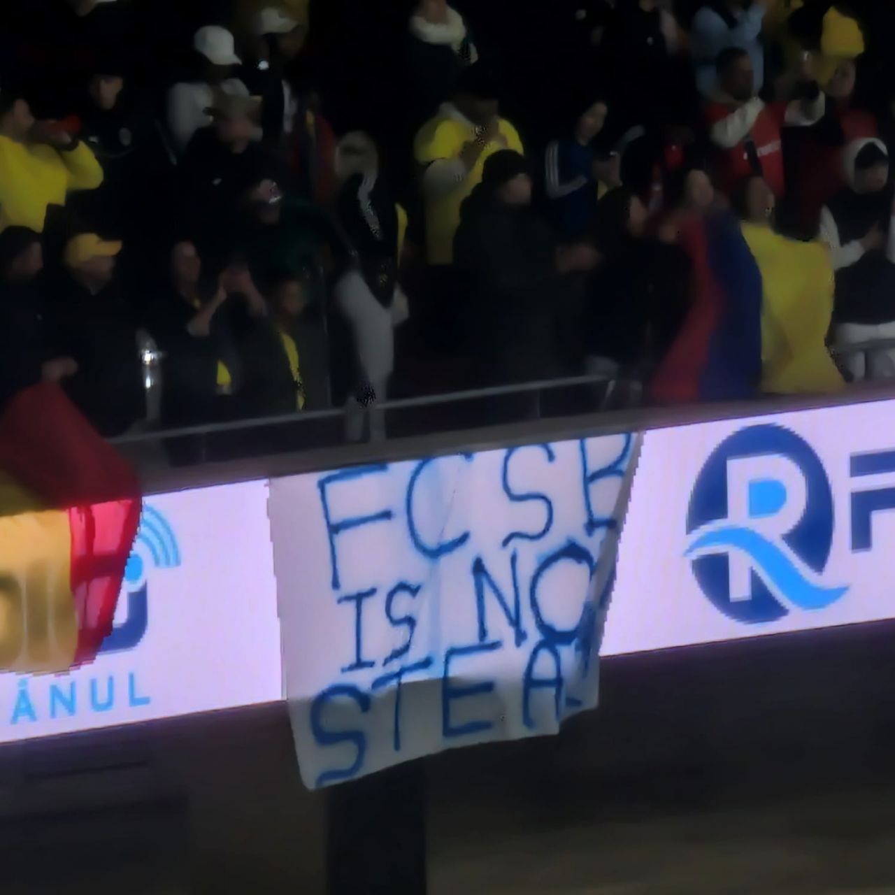 Moment incredibil pe Metropolitano! Cu ce bannere s-au prezentat românii în Madrid_4