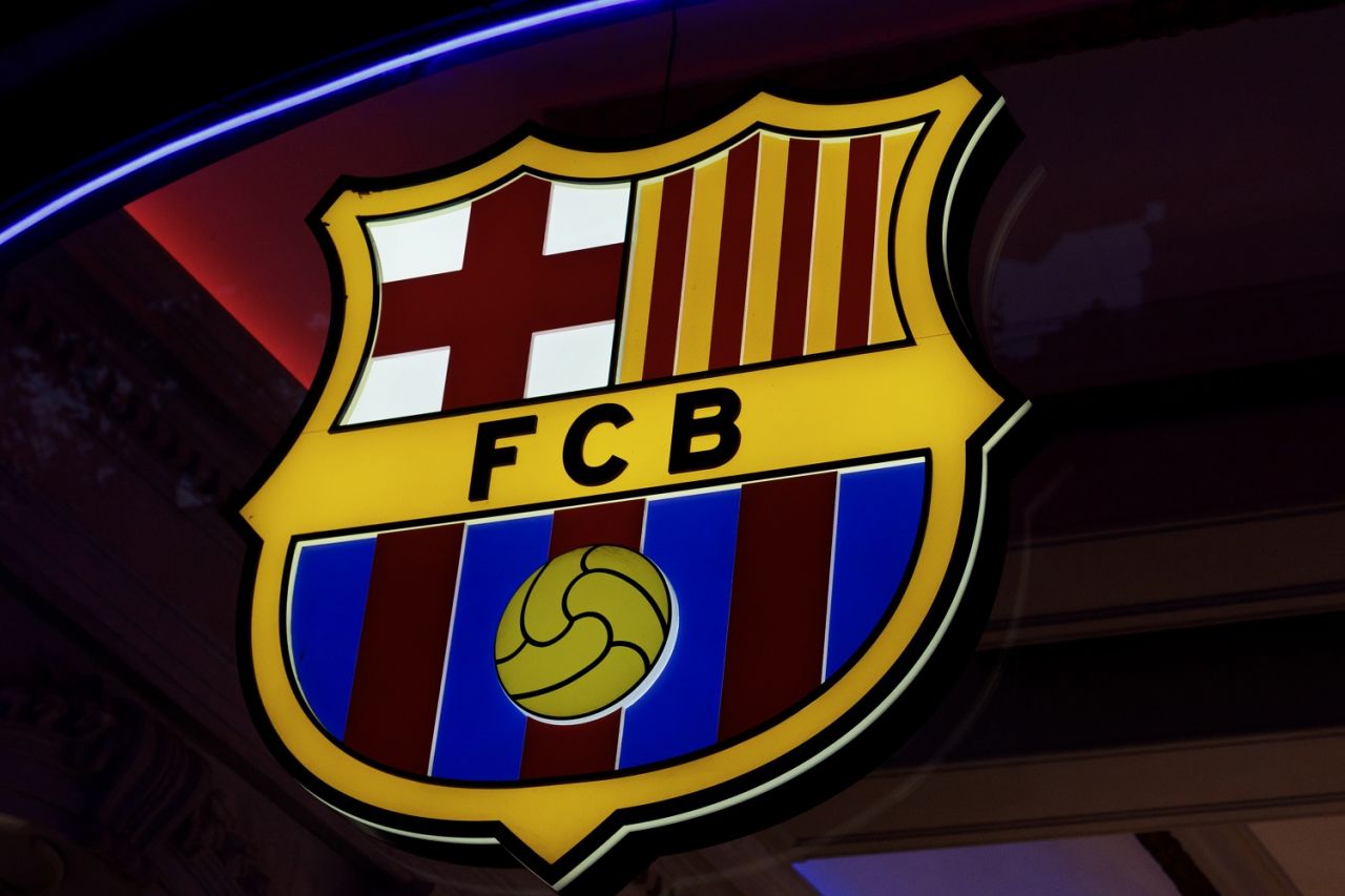 Surpriză! FC Barcelona pune pe masă 20 de milioane € pentru primul transfer din era Hansi Flick_1