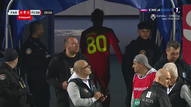 Marius Lăcătuș a reacționat după ce a văzut schimbarea lui Radaslavescu în minutul 28 al meciului Farul - FCSB_2