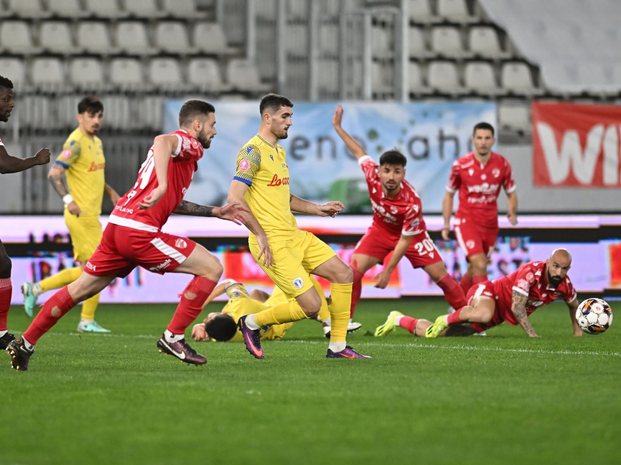 Dinamo - Petrolul Ploiești 1-1. Final aprins de meci pe ”Arcul de Triumf” sub privirile a sute de copii_6