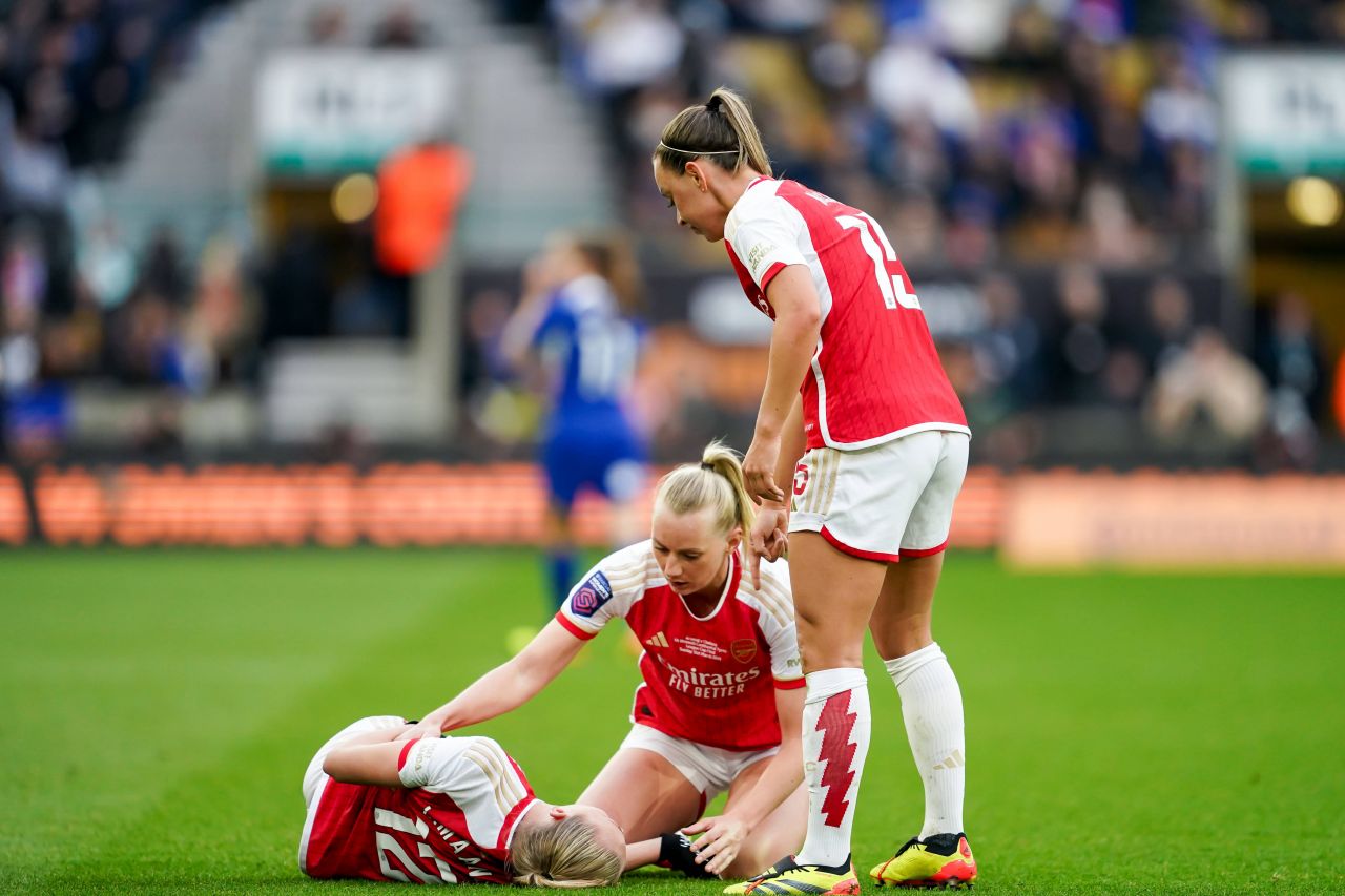 ”Cazul Christian Eriksen”, tras la indigo în fotbalul feminin! O jucătoare a lui Arsenal s-a prăbușit pe teren _18