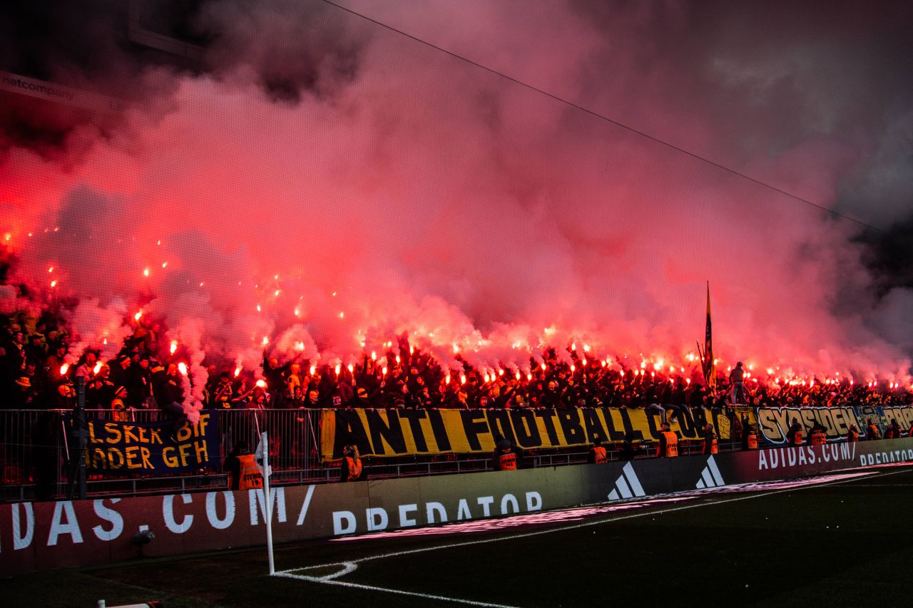 În România ar fi fost duși direct la audieri: foc și fum în derby-ul unuia dintre cele mai civilizate orașe din Europa_12