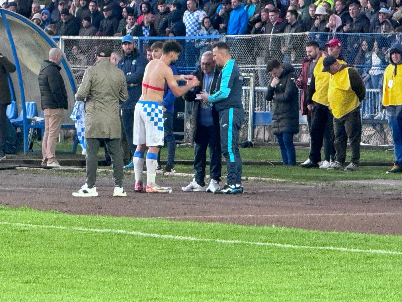 Probleme la CFR Cluj! Și-a umplut de sânge un adversar și va rata derby-urile cu FCSB și Rapid_8