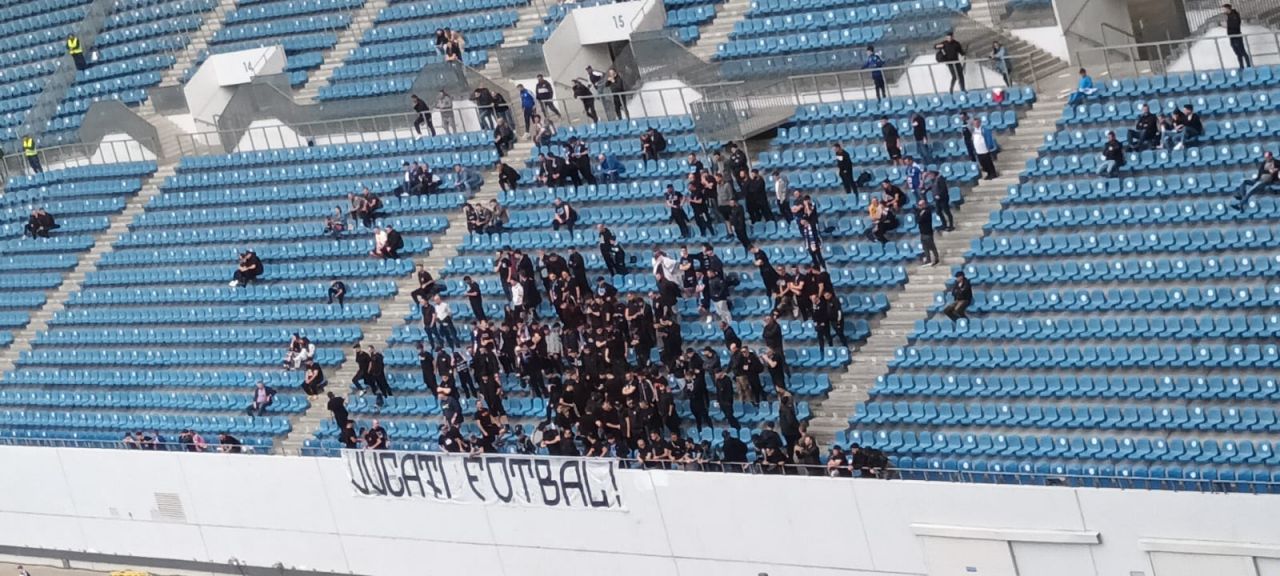 Banner cu venin afișat de fanii lui FCU Craiova la meciul din Cupa României_2