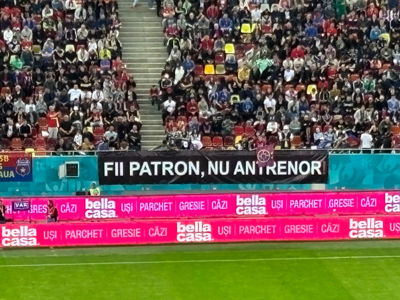 A revenit banner-ul pentru Gigi Becali! Mesajul afișat pe Arena Națională la FCSB - Universitatea Craiova_8