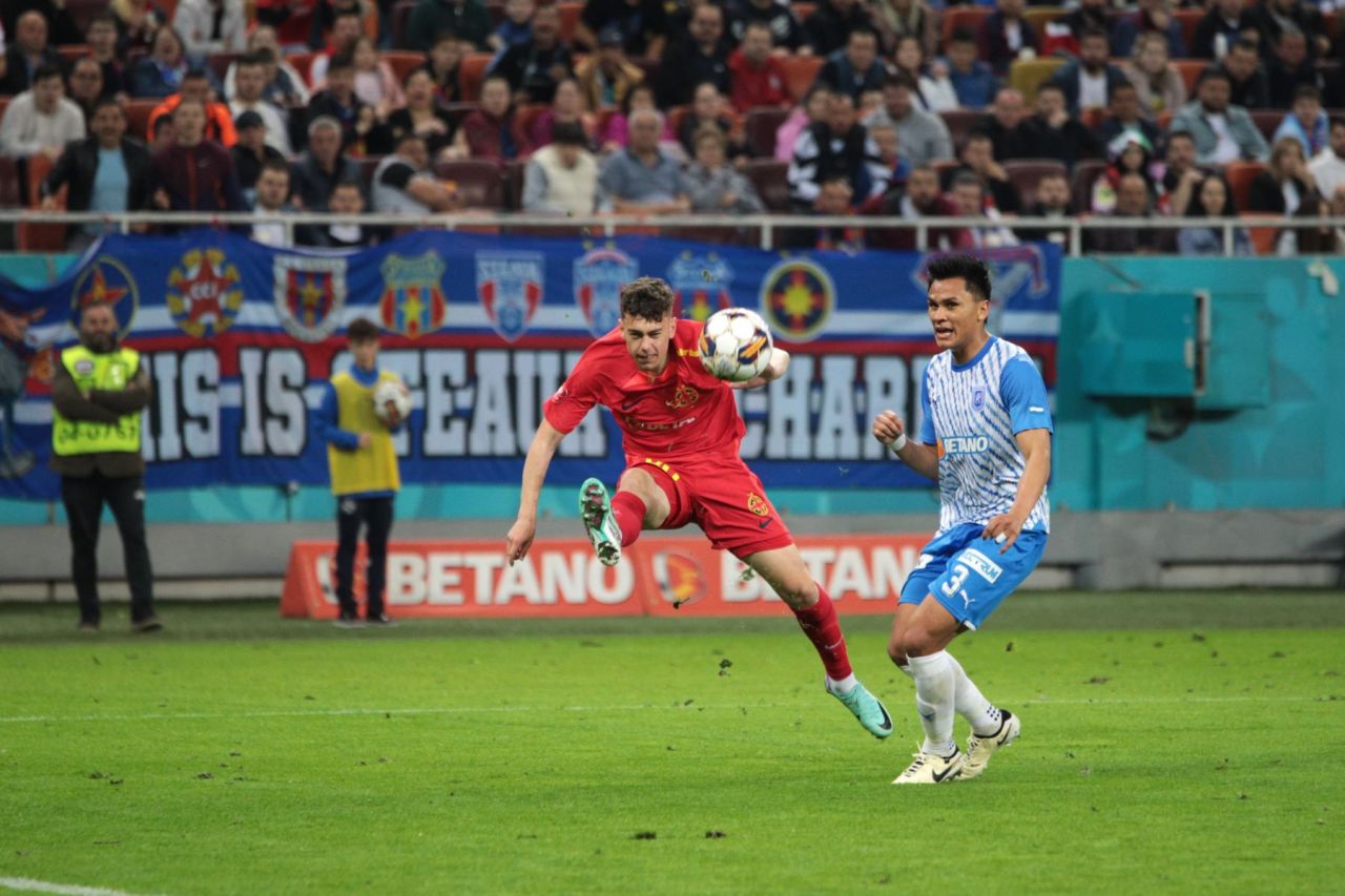 Radaslavescu a uitat de supărare! Cum a fost surprins la meciul cu Universitatea Craiova_22