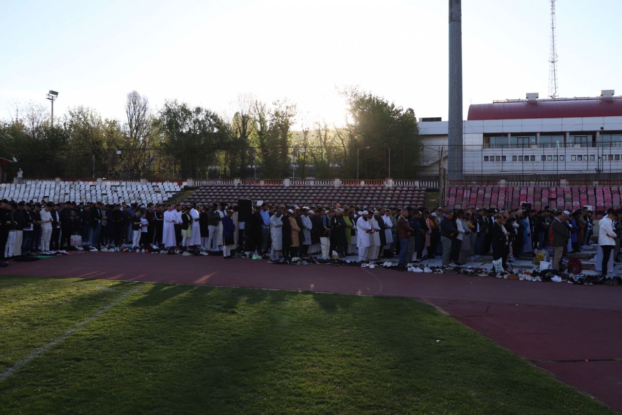Au venit musulmanii la Dinamo, dar nu vreun șeic miliardar. Ultimul mare eveniment pe vechiul stadion, cu peste 5.000 de oameni _15