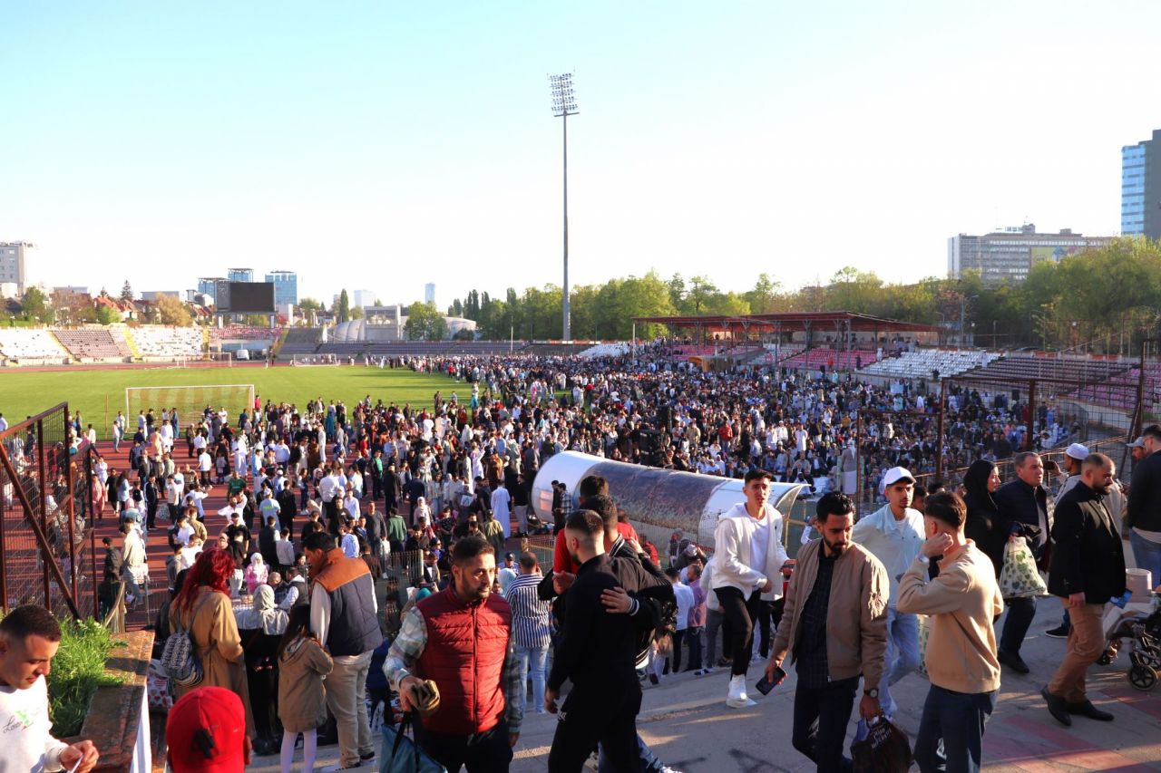 Au venit musulmanii la Dinamo, dar nu vreun șeic miliardar. Ultimul mare eveniment pe vechiul stadion, cu peste 5.000 de oameni _25