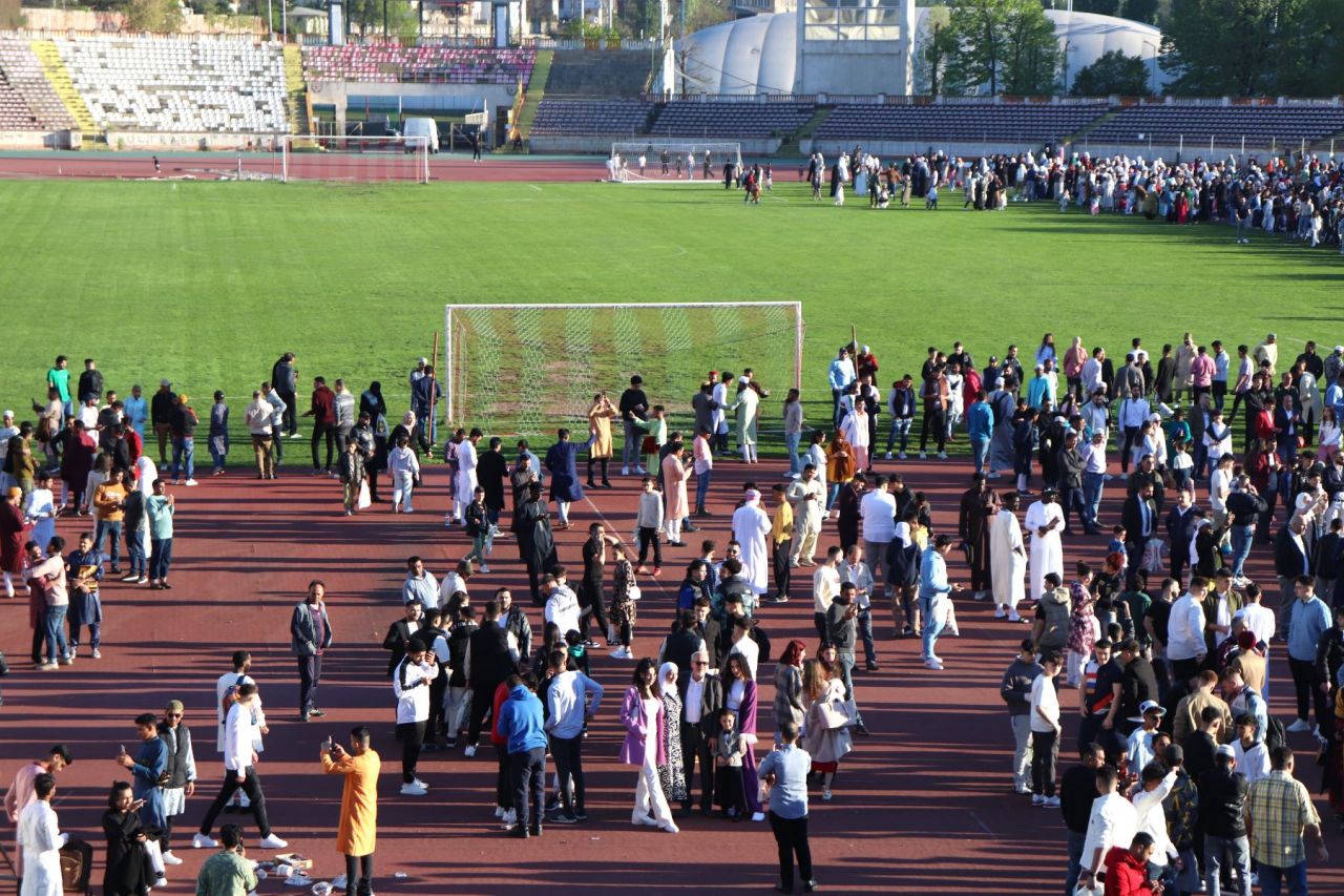 Au venit musulmanii la Dinamo, dar nu vreun șeic miliardar. Ultimul mare eveniment pe vechiul stadion, cu peste 5.000 de oameni _32