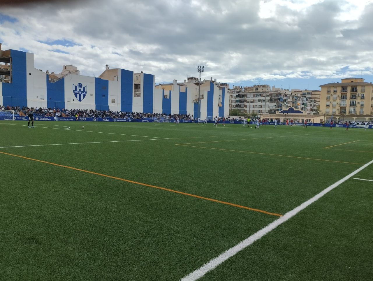 Un club istoric din Spania a ajuns sub pragul sărăciei: fanii le-au dat jucătorilor 640 de euro și o paletă de jamón!_4