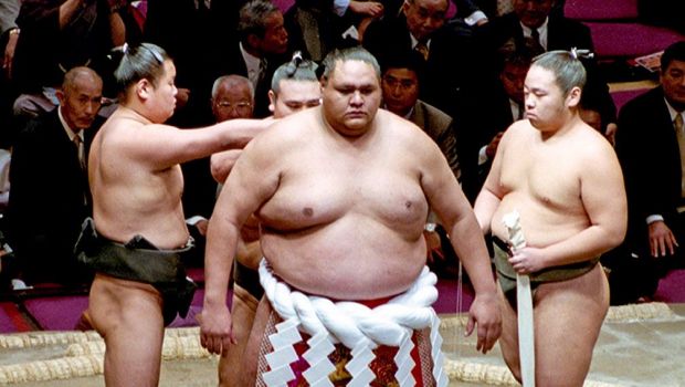 
	A murit Akebono, legenda din sumo! A fost primul luptător născut în afara Japoniei ajuns în vârful ierarhiei

