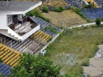 
	Un stadion cu istorie din România a ajuns &rdquo;casa boschetarilor&rdquo;! S-a furat tot de pe el: &rdquo;Te doare capul când vezi cum arată&rdquo;
