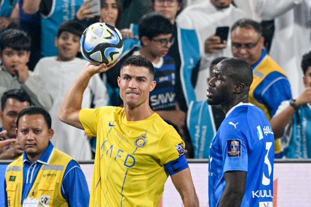 Ce a ales să facă Cristiano Ronaldo în așteptarea suspendării, după ce a fost la un pas să lovească un arbitru_1