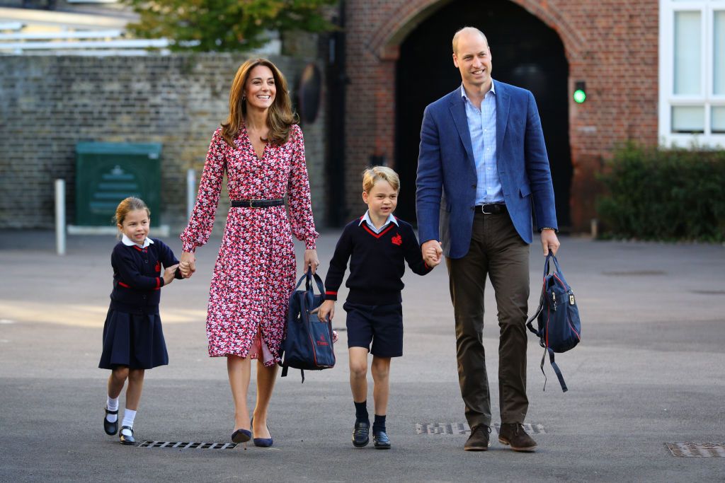 Prima apariție publică a Prințului William după anunțul suferinței lui Kate Middleton. A făcut galerie alături de Prințul George_15
