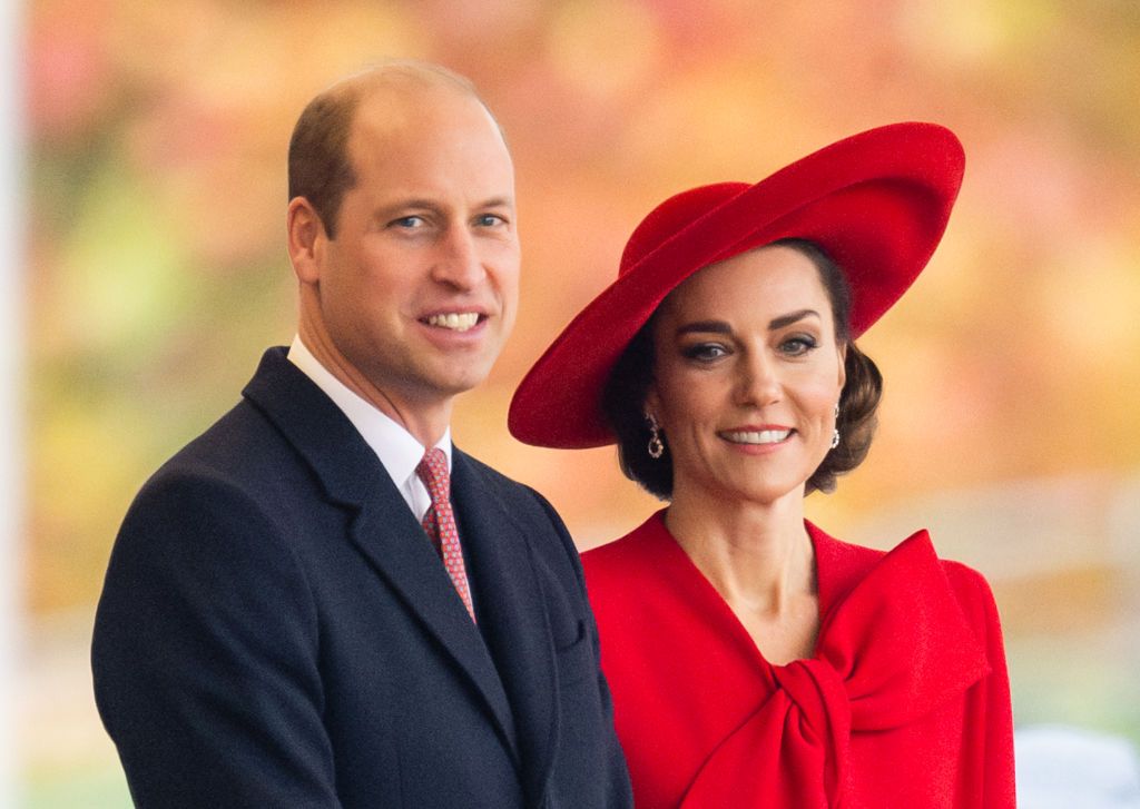 Prima apariție publică a Prințului William după anunțul suferinței lui Kate Middleton. A făcut galerie alături de Prințul George_4