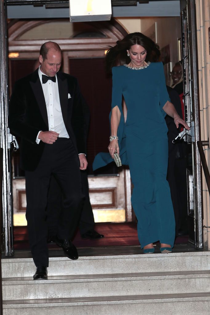 Prima apariție publică a Prințului William după anunțul suferinței lui Kate Middleton. A făcut galerie alături de Prințul George_6