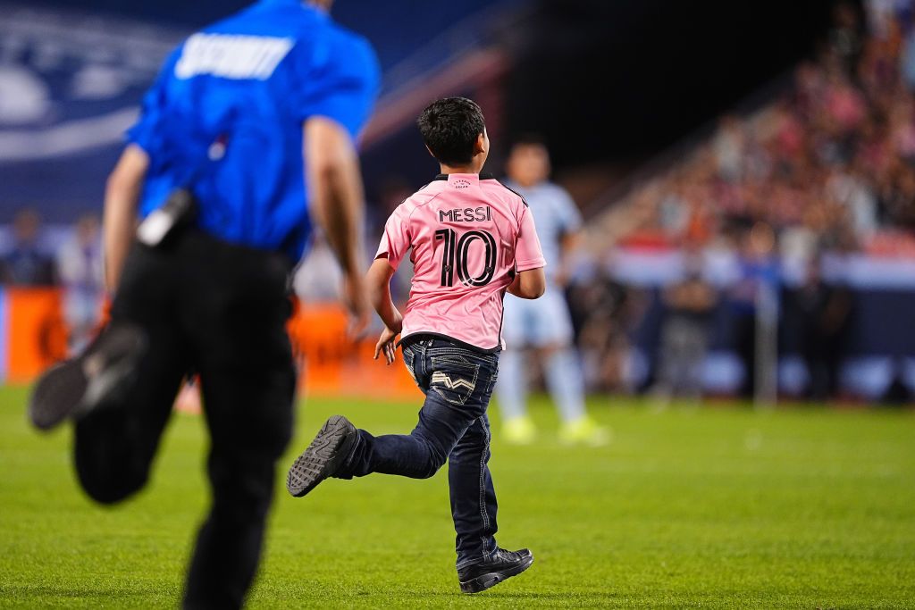 ”E mai rapid decât Mbappe!” Bodyguard-ul lui Messi impresionează din nou! A traversat terenul în mai puțin de cinci secunde_3