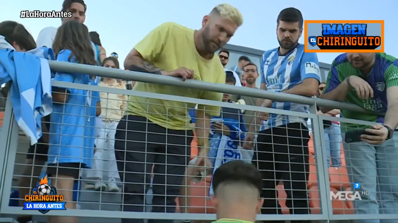 Scene nemaiîntâlnite în fotbalul spaniol! Un jucător i-a vândut tricoul unui suporter pentru 50 de euro: ”Clubul ne taxează!”_11